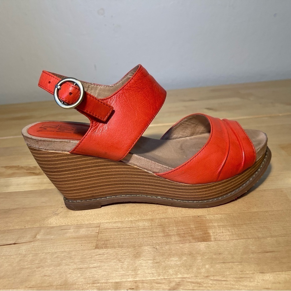 Miz Mooz Ruthy Orange Leather Wedge Sandals Memory Foam Comfort Shoes Size 8.5
